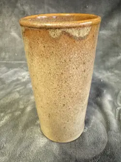 VINTAGE STUDIO POTTERY ART MUG TUMBLER HAND THROWN BROWN TAN GLAZE WV SIGNED 81
