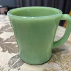 VINTAGE FIRE-KING JADEITE GREEN D HANDLE MUG
