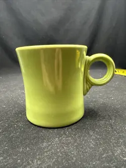 FIESTA 1950S CHARTREUSE TOM & JERRY MUG HOMER LAUGHLIN FIESTAWARE