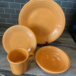 FIESTA THE HOMER LAUGHLIN CHINA CO TANGERINE ORANGE 4-PIECE SET EUC