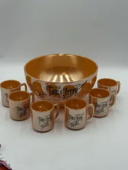 VINTAGE CHRISTMAS FIRE-KING TOM & JERRY PEACH LUSTER EGG NOG BOWL & (6) MUGS SET