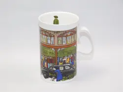VTG HARRODS KNIGHTSBRIDGE FINE BONE CHINA SOUVENIR MUG MADE IN ENGLAND 4.75