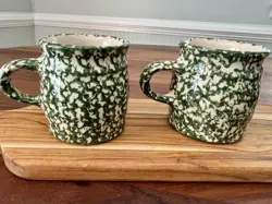 2 VINTAGE GERALD HENN ROSEVILLE POTTERY SPONGEWARE COFFEE TEA MUGS GREEN EUC