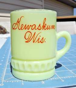 VINTAGE SOUVENIR CUSTARD URANIUM GLASS MUG CUP KEWASKUM WISCONSIN