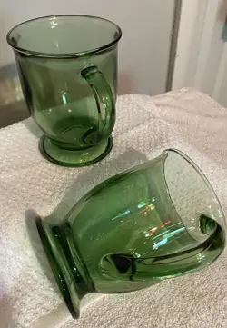FOOTED COFFEE MUG