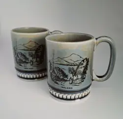 WADE IRISH PORCELAIN MUG SET OF 2 HILLSIDE SCENE VINTAGE COFFEE TEA BLUE GREEN
