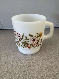 ANCHOR HOCKING VINTAGE MADE IN USA MILK GLASS FLORAL STACKABLE 8OZ MUG