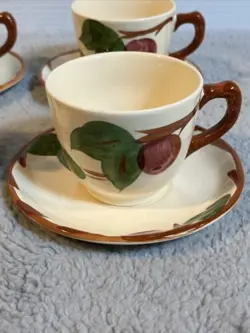VINTAGE FRANCISCAN APPLE TEACUPS AND SAUCERS SET OF 4 COFFEE MUGS TEA CUPS USA