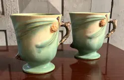 RARE 1930S TWO ROSEVILLE U.S.A. POTTERY VINTAGE PINE CONE GREEN VASE/MUGS 960-4