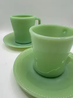 FIRE-KING JADEITE GREEN MILK GLASS 2 CUPS 2 SAUCERS OVEN WARE USA VINTAGE