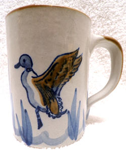 VTG LOUISVILLE STONEWARE MUG HAND PAINTED FLYING DUCK & CATTAILS LAKE CABIN