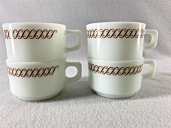 VTG PYREX TABLEWARE CORNING BROWN REGENCY SCROLL C.G.I 100 COFFEE MUG SET OF 4