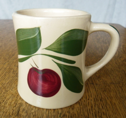 VINTAGE WATT WARE APPLE LEAF POTTERY MUG #121 - USA