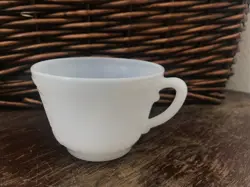 VINTAGE WHITE MILK GLASS TEA COFFEE CUP MUG