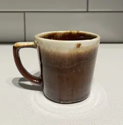 VINTAGE 1950'S MCCOY POTTERY BROWN DRIP GLAZE COFFEE MUG USA D HANDLE