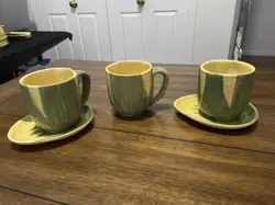3 VINTAGE SHAWNEE POTTERY CORN KING 9OZ MUG #69 & 2 SAUCERS #91