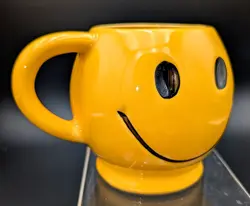 SMILEY FACE MUG