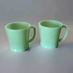 2 FIRE-KING MILK GLASS GREEN JADEITE OVEN WARE D HANDLE MUGS VINTAGE 50'S EUC
