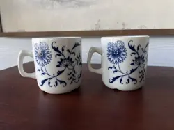 SET OF 2 PORSGRUND 71 NORWAY BLUE ONION MUGS WHITE WITH BLUE FLORAL VINTAGE