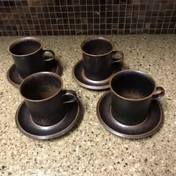 MUGS/ CUPS SAUCERS: