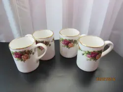 VTG ROYAL ALBERT OLD COUNTRY ROSES COFFEE TEA MUG CUP SET OF 4