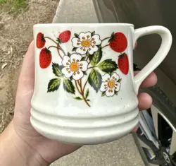 SHEFFIELD STRAWBERRIES N CREAM STONEWARE MUGS SET OF 4 VINTAGE