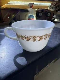 VINTAGE PYREX MILK GLASS BUTTERFLY GOLD DAISY COFFEE CUP 18 CORNING USA