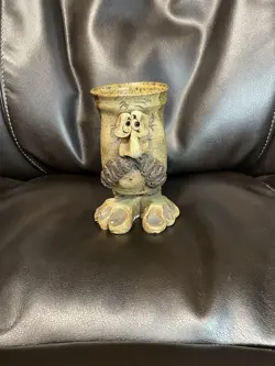 VINTAGE UGLY FACE MCGILLIVRAY STUDIO POTTERY STONEWARE MUG WITH FEET  MUSTACHE