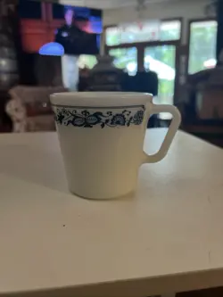 VINTAGE PYREX OLD TOWN BLUE ONION MILK GLASS COFFEE MUG #1410 EXCELLENT