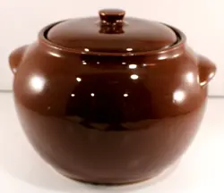 VINTAGE WATT OVEN WARE CASSEROLE / BEAN POT #502 BROWN EXCELLENT COND. 9 1/4