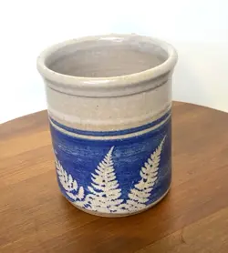 QUALITY VTG STUDIO POTTERY BLUE/BEIGE COFFEE MUGS ARTIST SIGNED ~ FERN DESIGN
