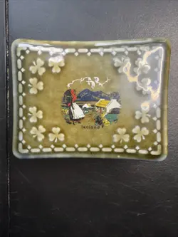 VINTAGE WADE CO. IRISH PORCELAIN MOUNTAIN SCENE CIGARETTE TRINKET BOX SHAMROCKS
