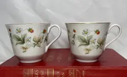 SET OF 2 ROYAL DOULTON VINTAGE 1977 STRAWBERRY CREAM TEA COFFEE CUPS MUGS TC1118