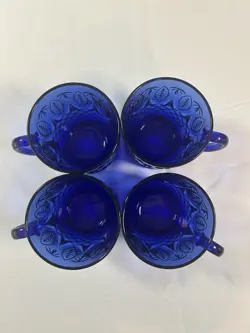 GLASS MUGS SET