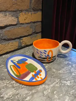 VINTAGE HANDMADE POTTERY MUG CUP HAND PAINTED ART DESIGN STONEWARE CERAMIC