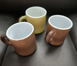 LOT OF 3 VINTAGE MUGS BROWN & OLIVE FIRESTONE MUG/ MILK GLASS MADE IN USA