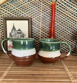SIGNED HANDMADE GLAZED POTTERY MUGS SET OF 2 COFFEE MUGS TEA MUGS VINTAGE MUGS