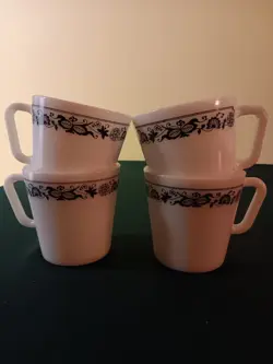 SET OF (4) FOUR VINTAGE PYREX MILK GLASS OLD TOWN BLUE ONION COFFEE CUP MUGS