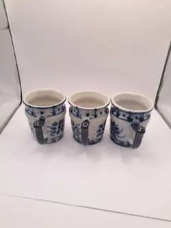 LOT OF 3 VINTAGE HAND PAINTED PORCELAIN M. SIAO-MG BLUE WHITE COFFEE CUP MUG GUC