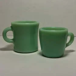 2 VTG ANCHOR HOCKING FIRE KING GREEN JADEITE COFFEE MUGS OVEN WARE CUPS C HANDLE