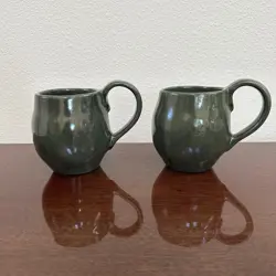 VTG RARE 1991 ALETHA SOULE POTTERY GREEN COFFEE MUG CUPS PAIR SIGNED 4 1/4