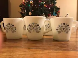4 VINTAGE PYREX MILK GLASS COFFEE MUGS & CREAMER SUMMER IMPRESSIONS BLUE FLOWERS
