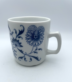 PORSGRUND 79 NORWAY BLUE ONION MUG WHITE WITH BLUE FLORAL VINTAGE 10OZ CUP B83