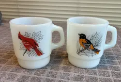 VINTAGE ANCHOR HOCKING FIRE KING COFFEE MUGS SONG BIRDS MILK GLASS USA LOT OF 2