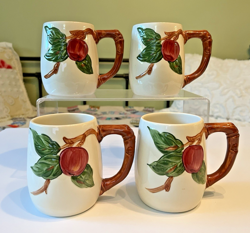 VINTAGE 1960/1961 APPLE FRANCISCAN GRAND COFFEE MUGS SET OF FOUR MINT