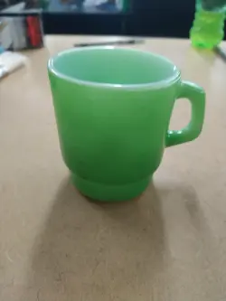 VINTAGE ANCHOR HOCKING GREEN MILK GLASS COFFEE STACKABLE CUP MUG