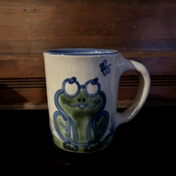 VINTAGE  M.A. HADLEY POTTERY FROG COFFEE MUG RIBBIT 3.75  DRAGONFLY RARE!!!