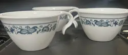 3 VINTAGE CORELLE OLD TOWN BLUE ONION HOOK HANDLE COFFEE TEA CUPS STACKING