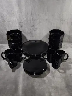 DINNER/SALAD PLATES/BOWLS/MUGS/32 PIECES
