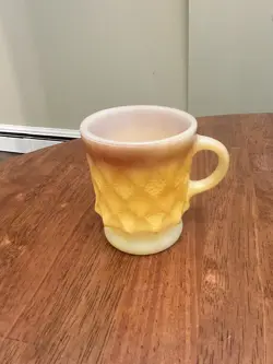 VINTAGE YELLOW ANCHOR HOCKING FIRE KING KIMBERLY DIAMOND PATTERN COFFEE MUG CUP